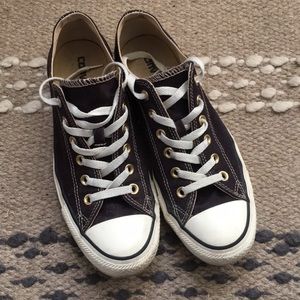 Low top converse with gold accents